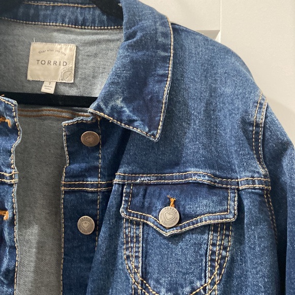Dark denim lightly distressed Jean jacket TORRID size 1 (plus) - Picture 7 of 17
